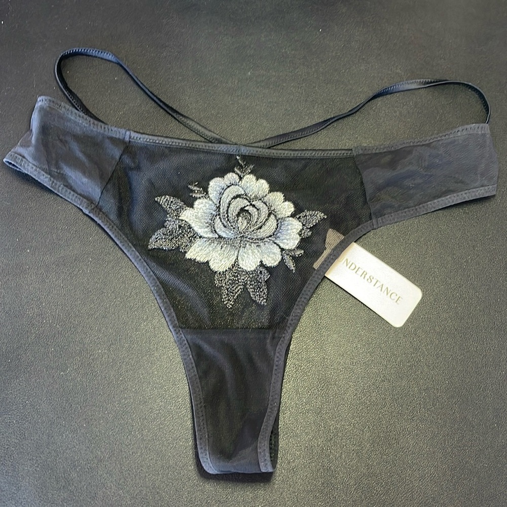 3/$25 Embroidered flower thong by Understance | size L